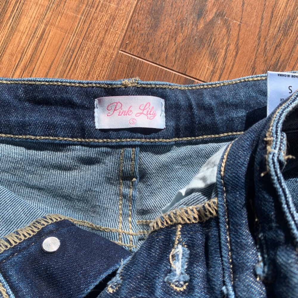 Pink Lily denim shorts - Picture 2 of 4